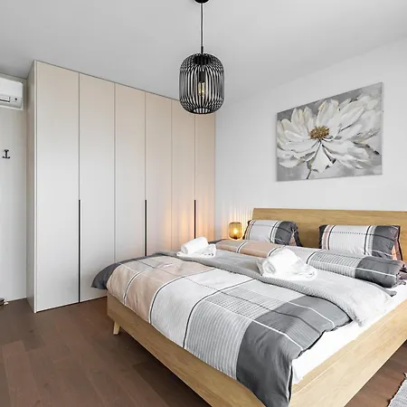 Bnb Eurovea Tower - Luke Danube Suite 25 Bratislava Exterior photo