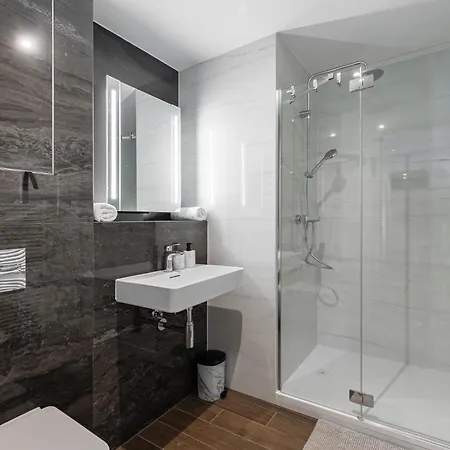 Bnb Eurovea Tower - Luke Danube Suite 25 Bratislava Exterior photo
