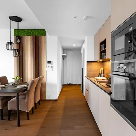 Bnb Eurovea Tower - Luke Danube Suite 25 Bratislava Exterior photo
