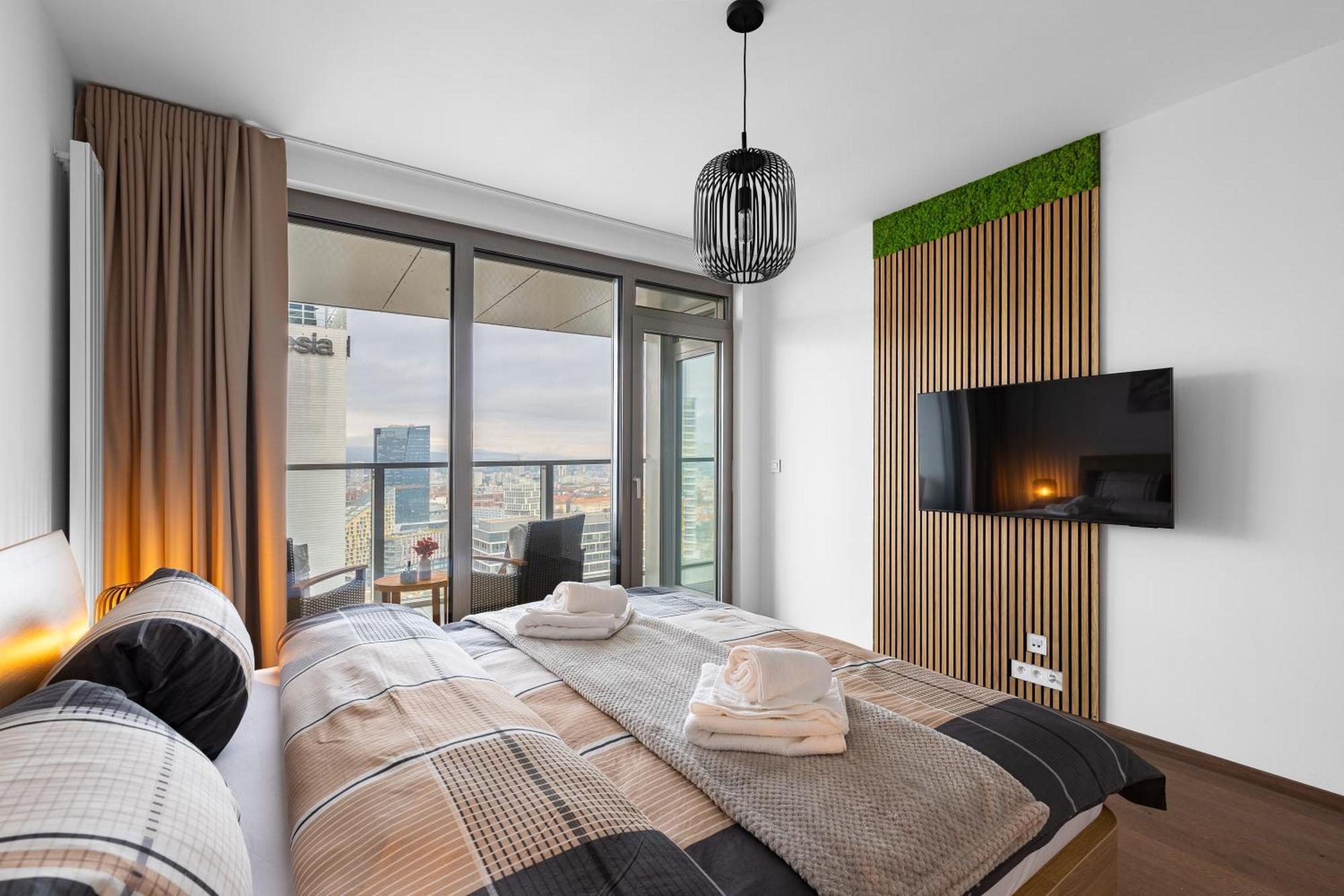 Eurovea Tower - Luke Danube 25 *