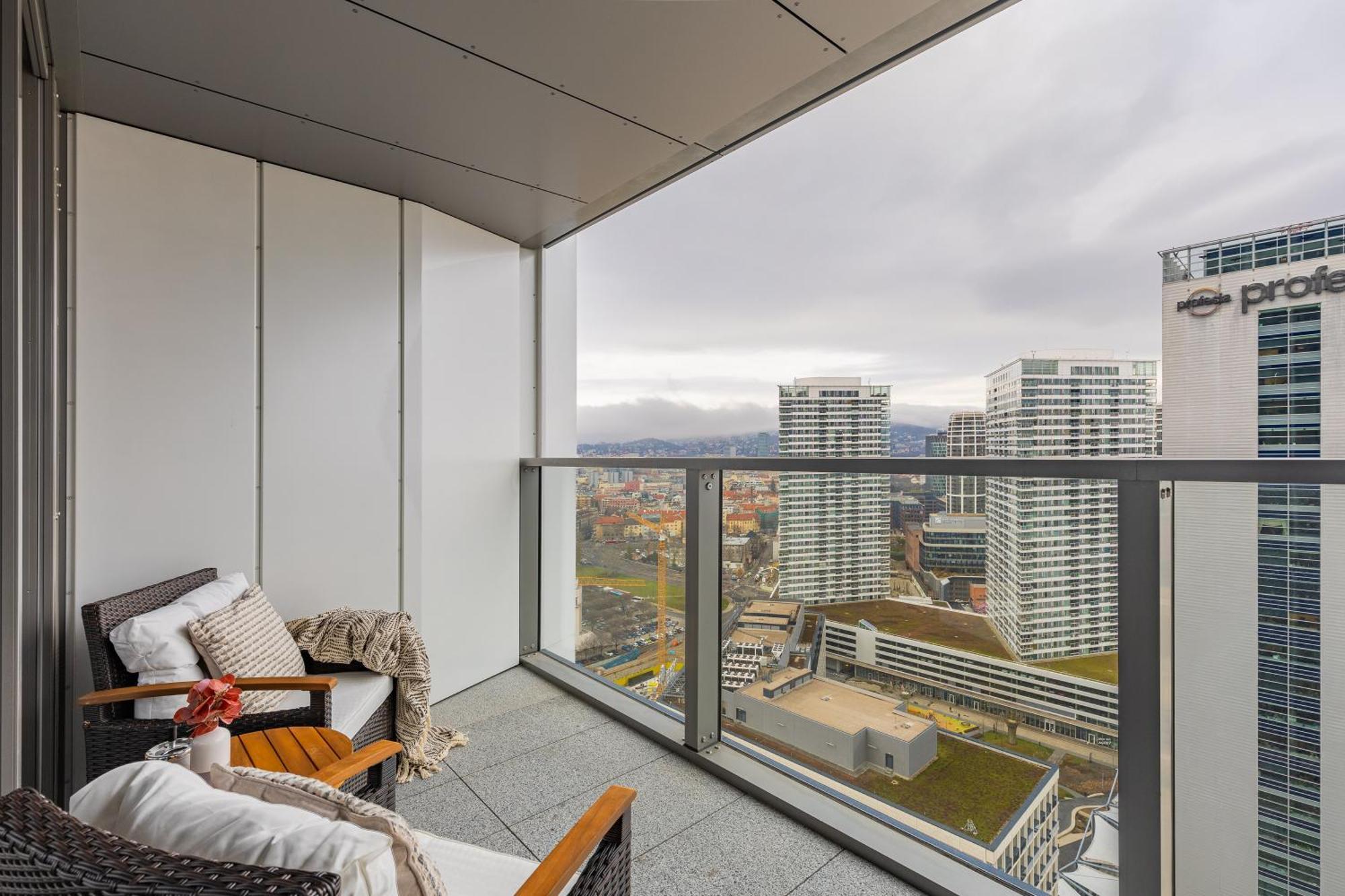 Eurovea Tower - Luke Danube 25 *